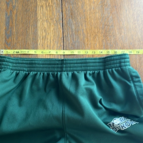Under Armour UND North Dakota Sweatpants Green Loose Size XL Side Pockets - Picture 9 of 12